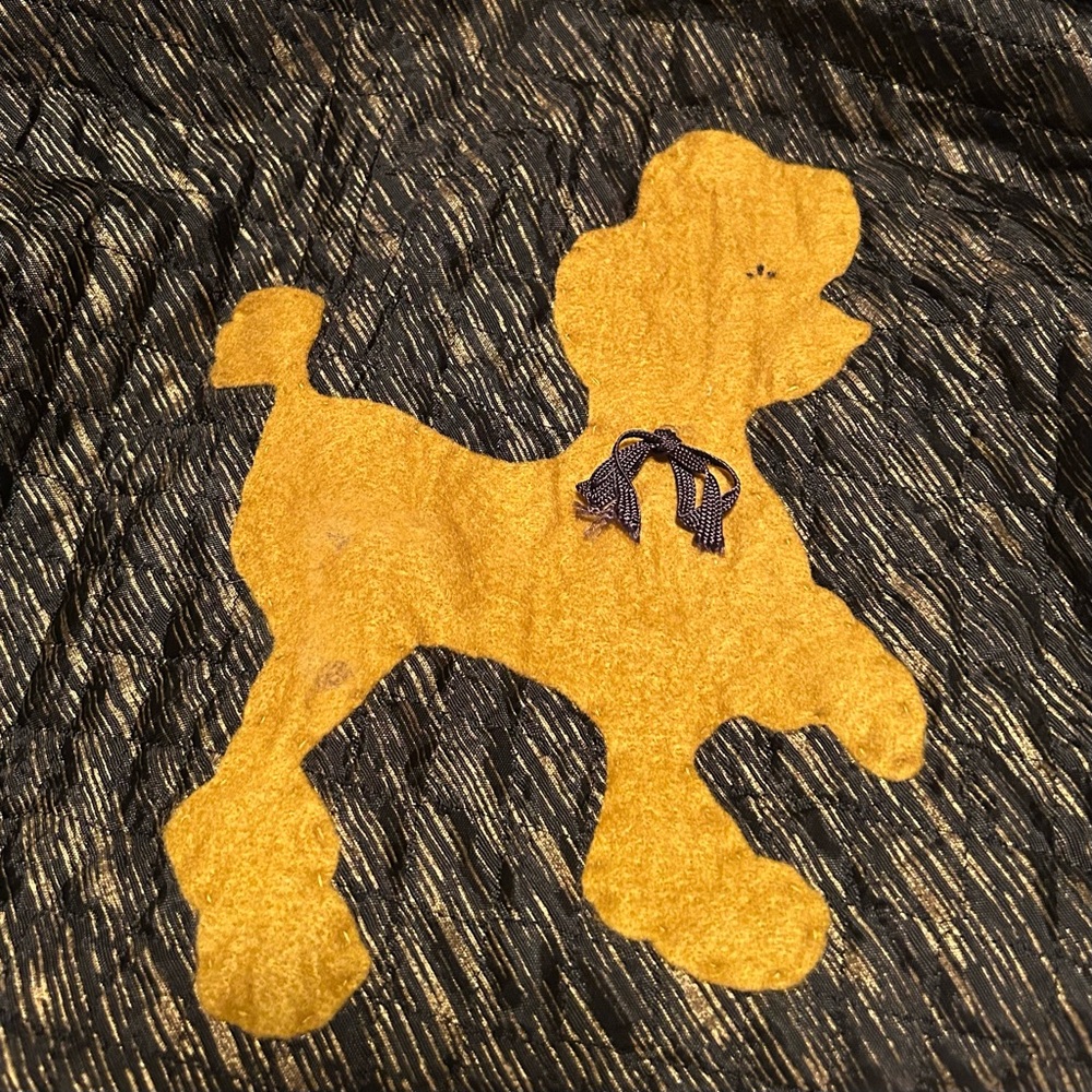 Authentic 1950s Quilted Black & Gold Poodle Skirt.  Zipper repair needed. - Picture 2 of 8